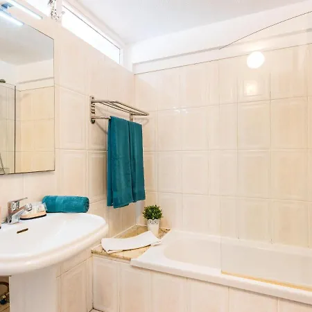 320 Bright Accommodation, Sea View, Wi Fi And Pool *