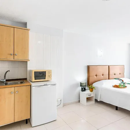 320 Bright Accommodation, Sea View, Wi Fi And Pool Daire